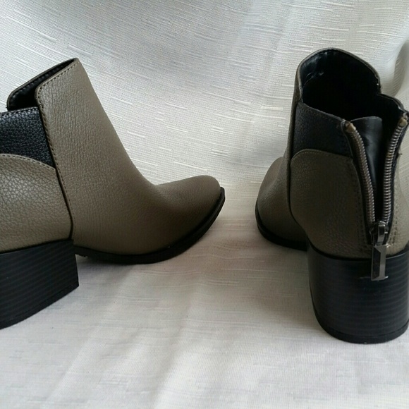 New Vera Wang booties - Picture 2 of 4