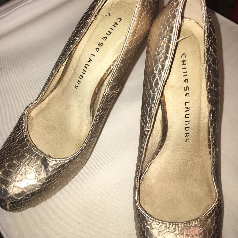 Gold Chinese laundry pumps