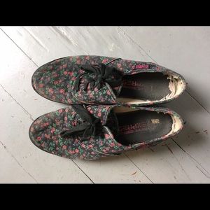 Floral express sneakers. Size 8.5