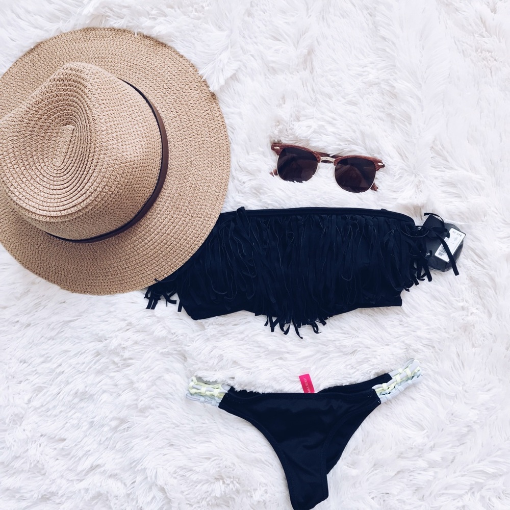 NWT Black Finge Bikini Top 👙