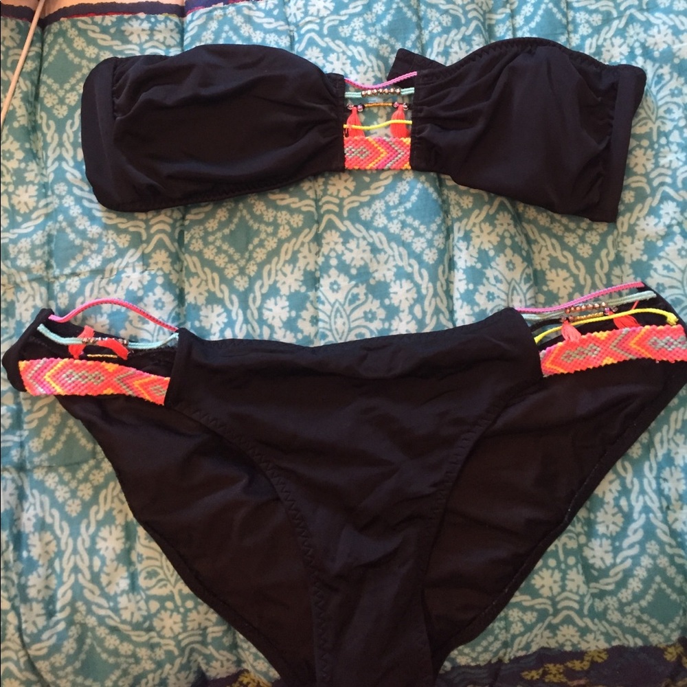 Crochet detail VS bandeau and cheeky bottoms