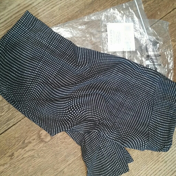 Black and white TC lularoe leggings - Picture 2 of 3