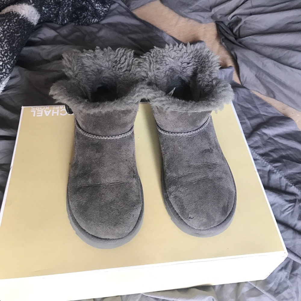 Grey  Uggs