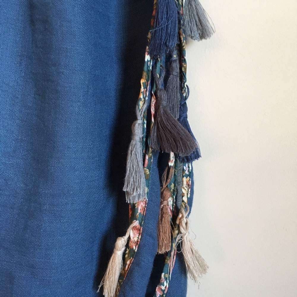 Tassel Scarf - Picture 5 of 6