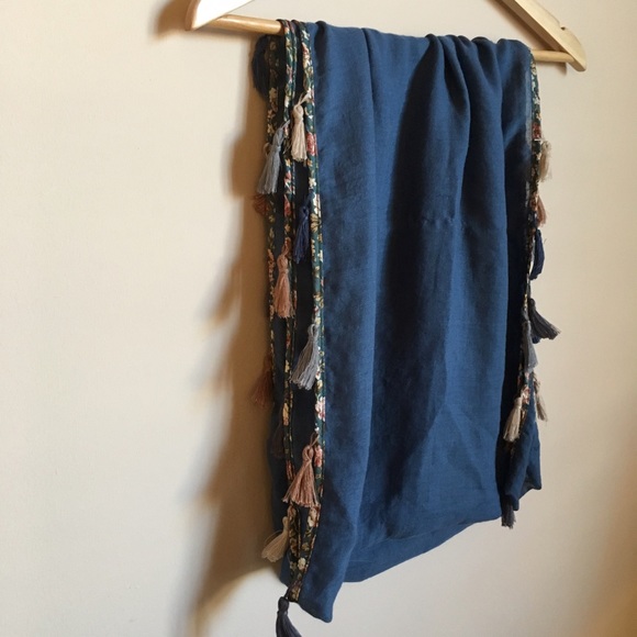 Tassel Scarf - Picture 4 of 6