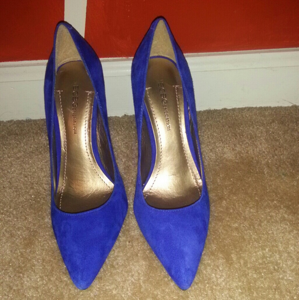 Pointy toe pumps