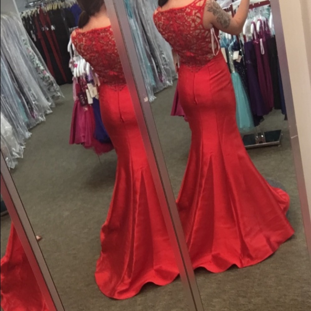 Prom dress - Picture 2 of 2