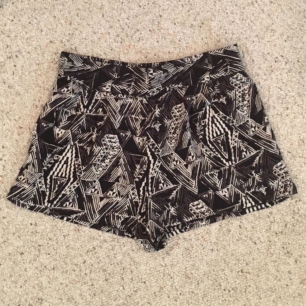 Ecoté black&cream shorts size medium