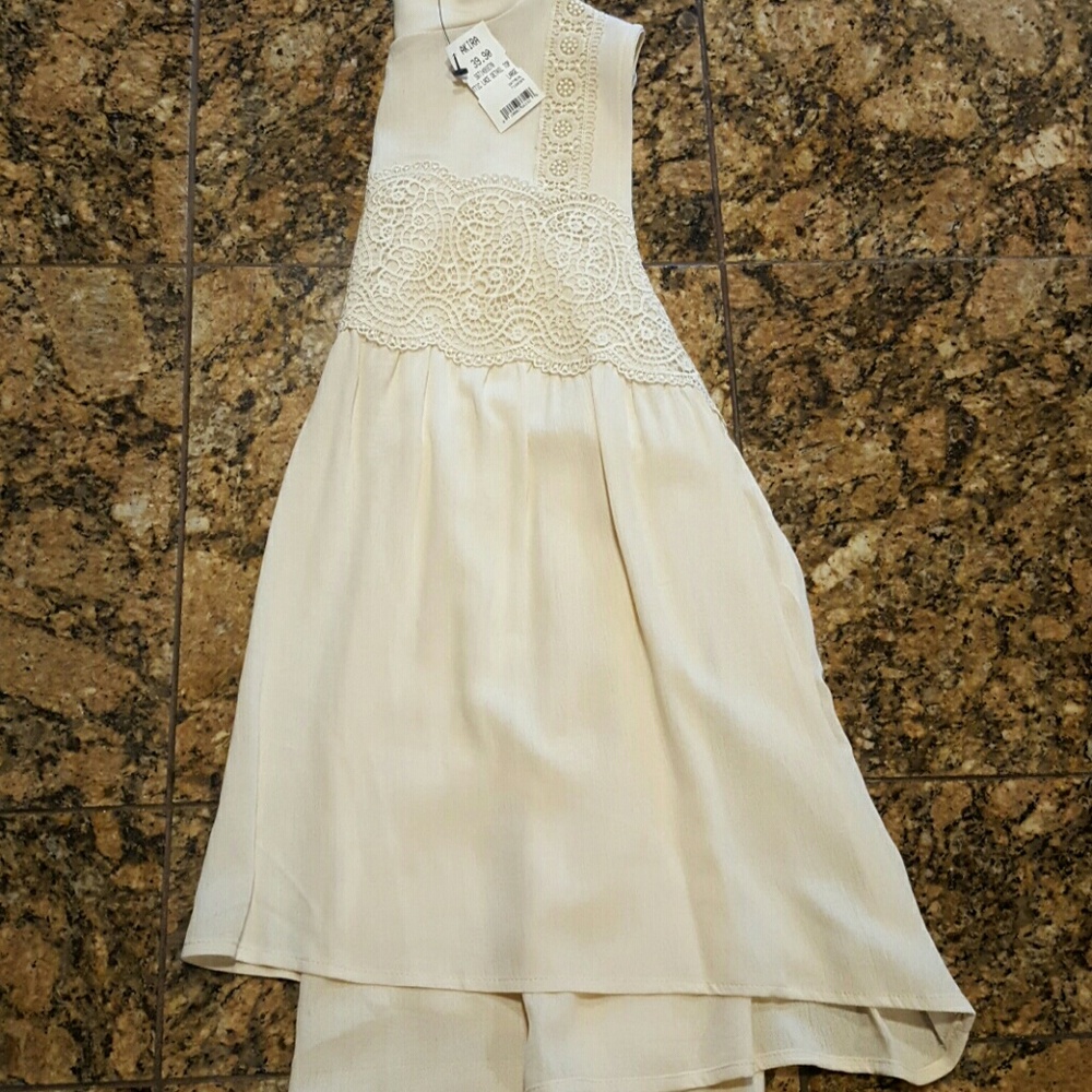Akira flowy top