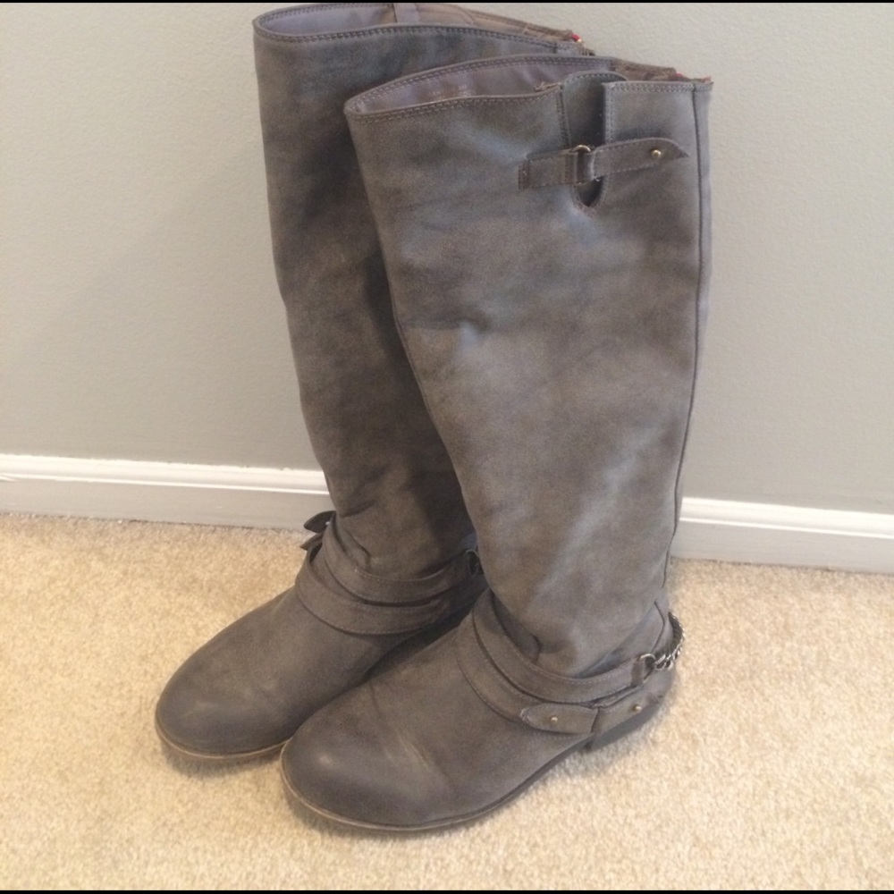 Madden girl grey boots. Euc