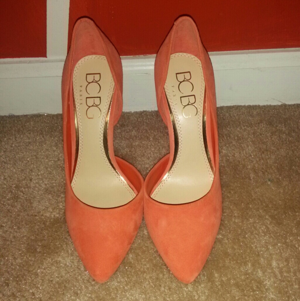 Pointy toe pumps
