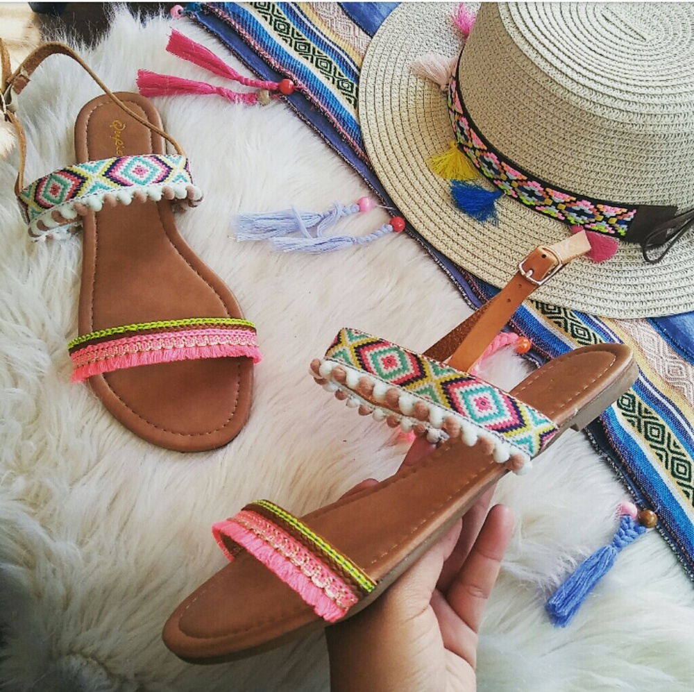 //The Adriana// Camel Aztec print Sandal - Picture 3 of 7