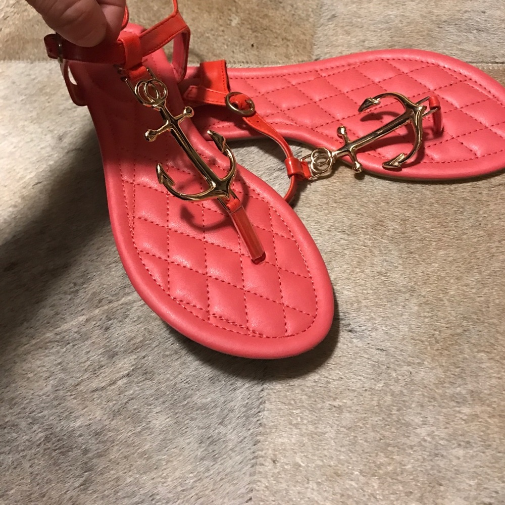 Almost new anchor sandals 8.5 but fits like a 7.5