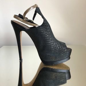 Steve Madden Peep Toe Platform heels