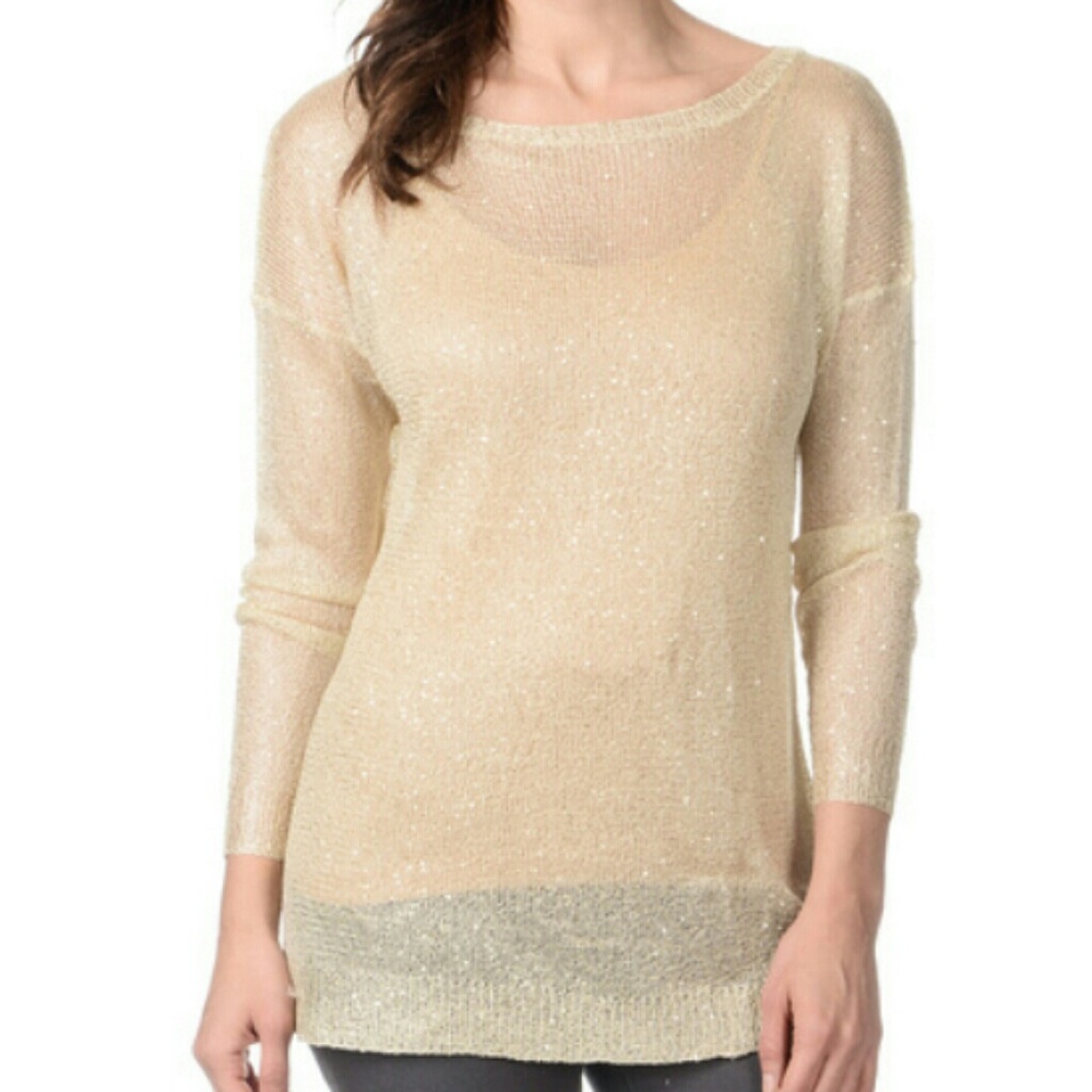 NWT!Beautiful lightweight Knit top