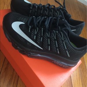 Brand new Women's Nike Air Max 2013 Black Size 5