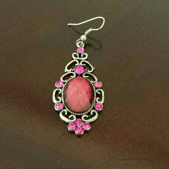 Used earing - Picture 2 of 2