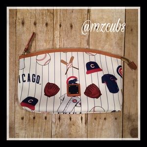 ⚾️Dooney & Bourke Cubs clutch ⚾️Dooney & Bourke Cubs clutch