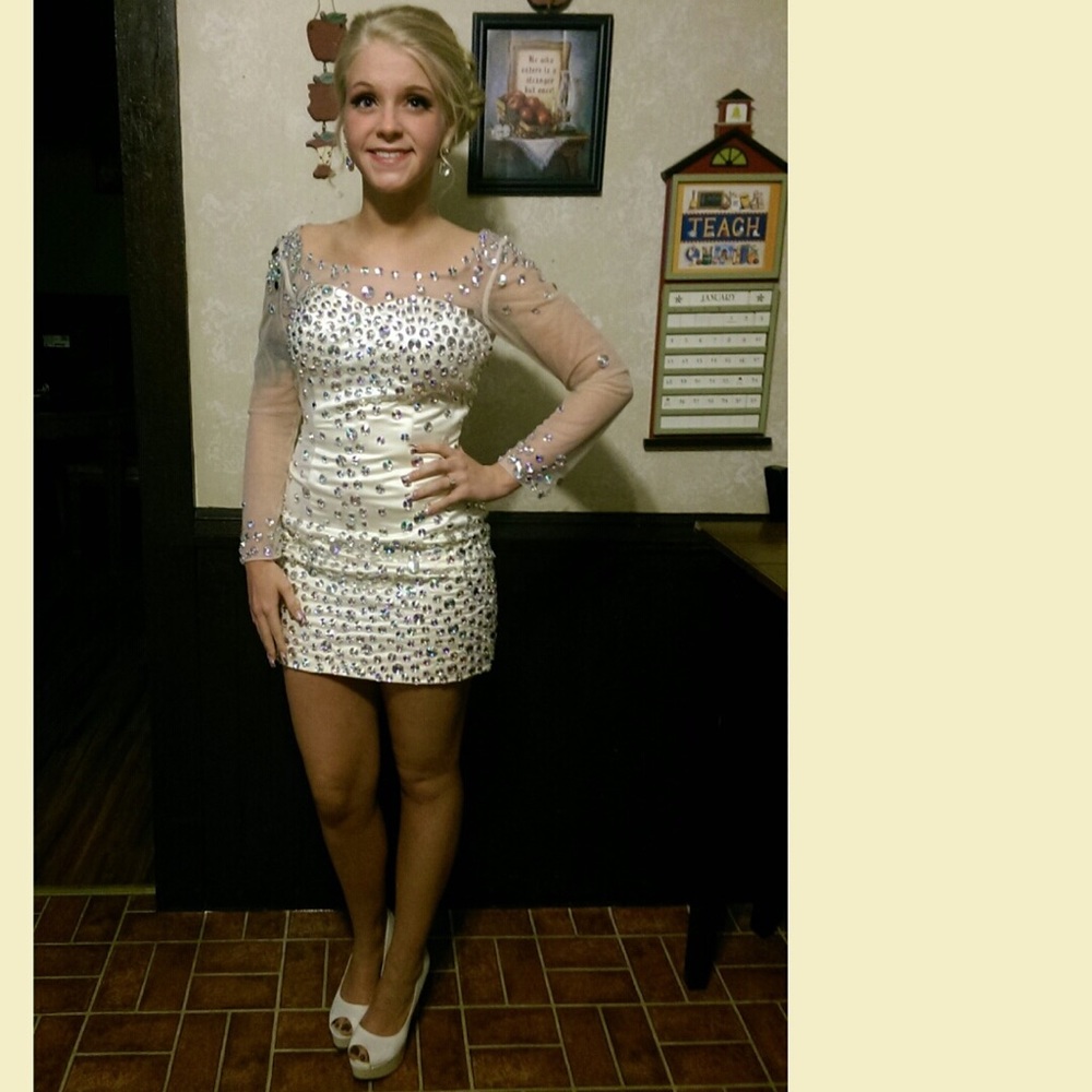 Cream colored homecoming dress. Size 2.