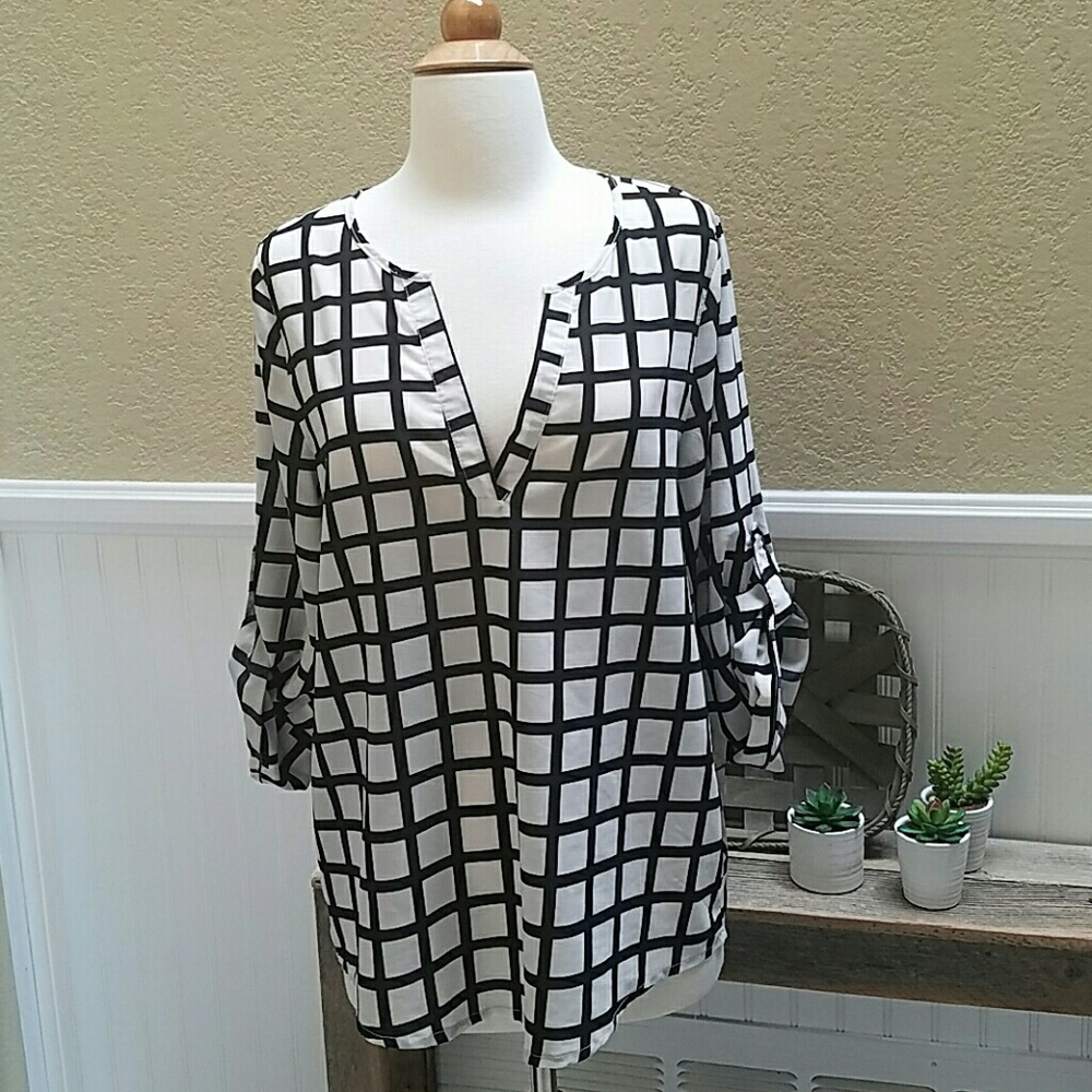 41 Hawthorne V Neck Tunic Top