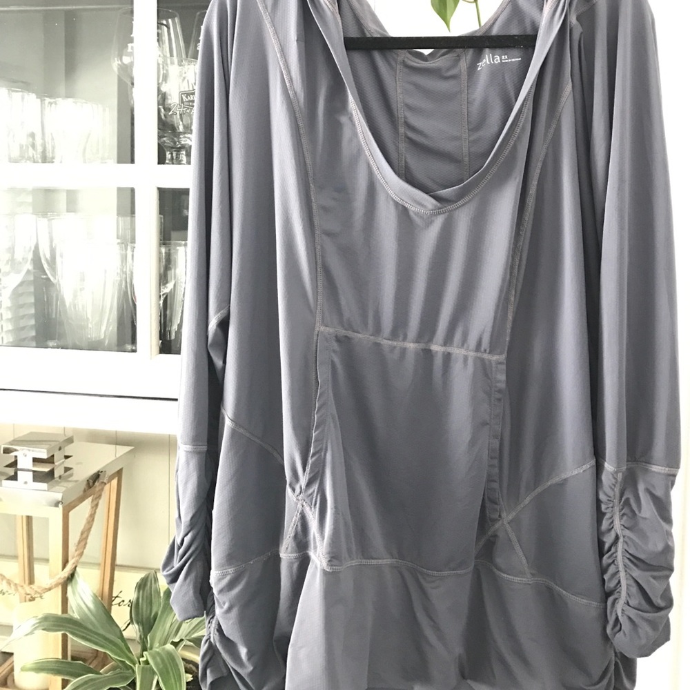 Light weight hooded top