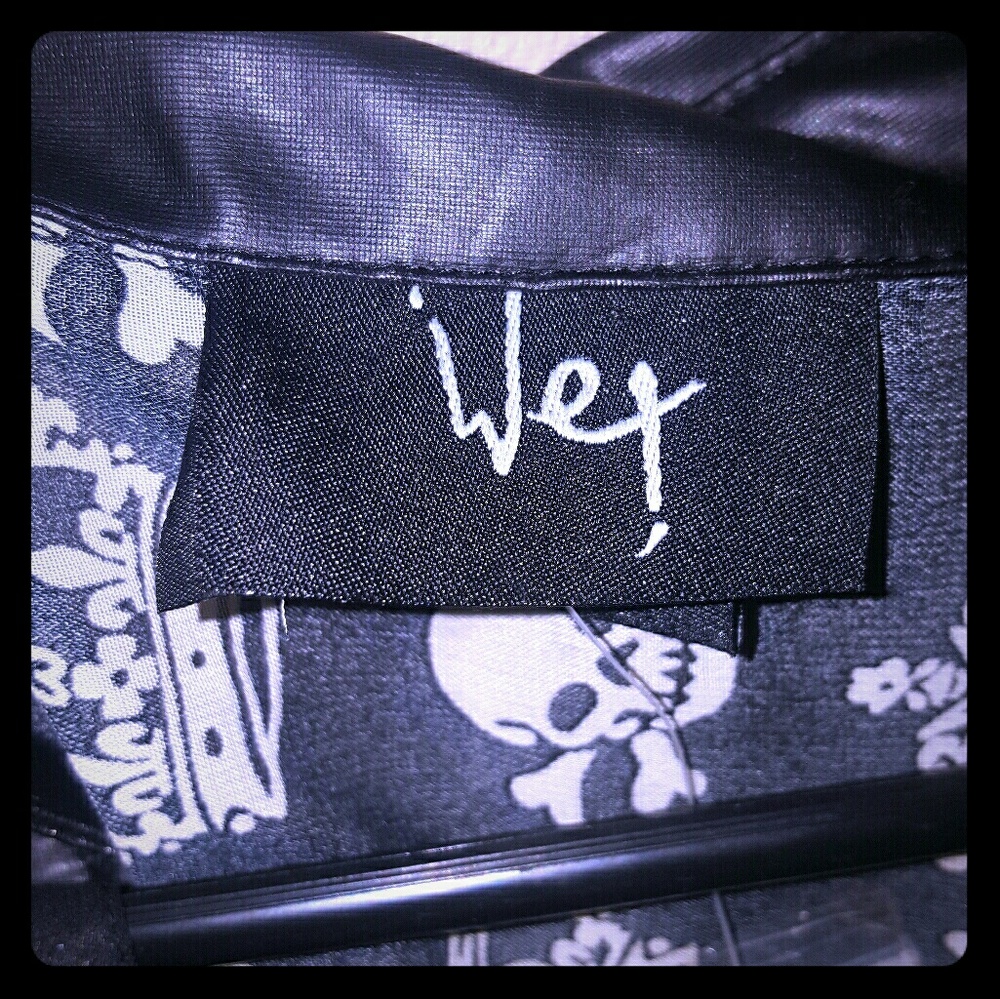 WET size large womens shirt