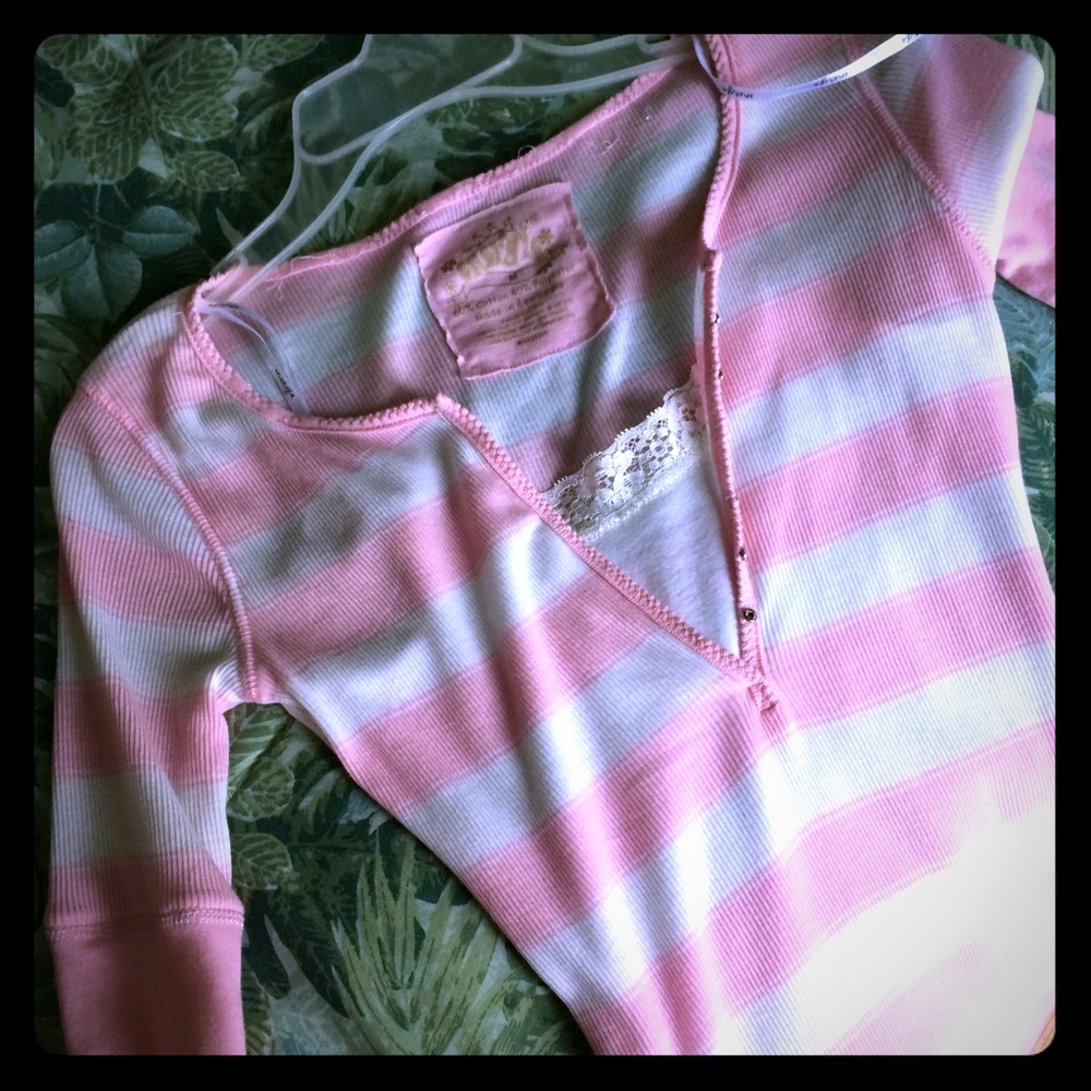 White/pink stripe