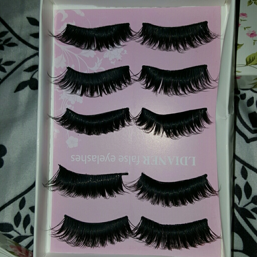 False eyelashes