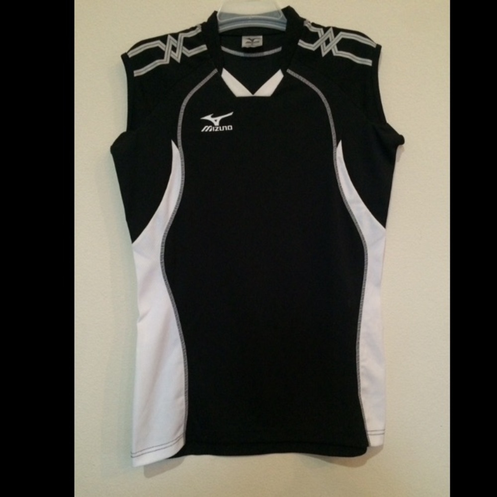 Never worn Mizuno volleyball tank