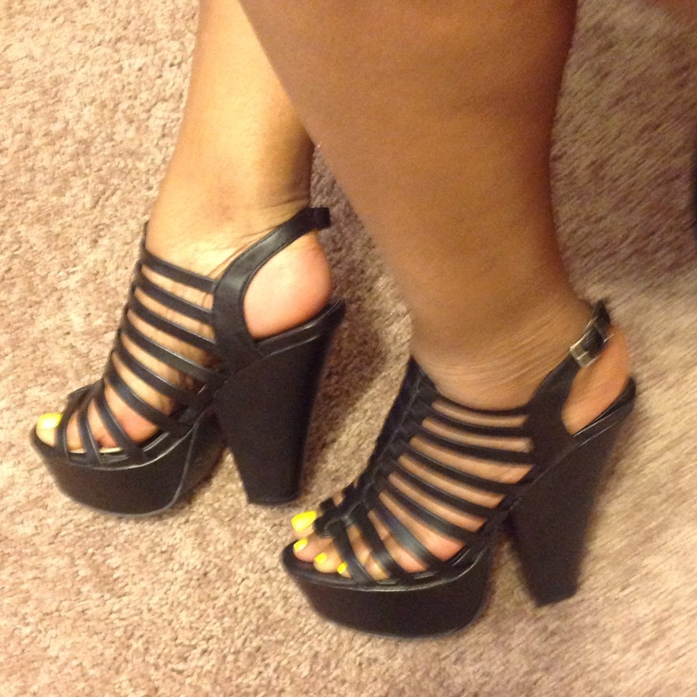 💕💕Strappy Sandals💕💕