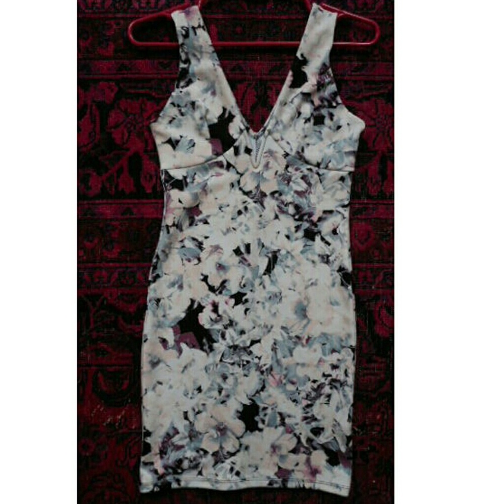 Floral Cocktail Bodycon V Dress NWOT