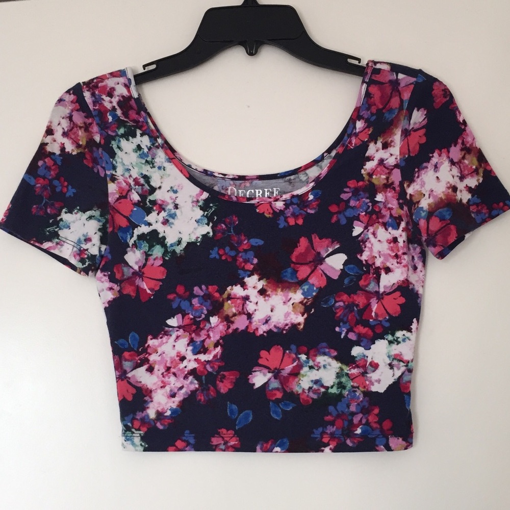 🚫SOLD🚫 Floral crop top 🌷🌺🌸