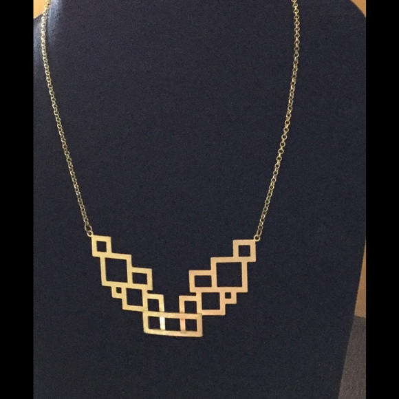Golden, light stunning statement necklace. - Picture 2 of 2