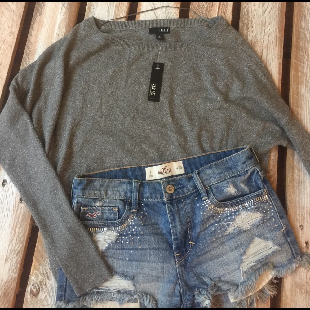 Grey a.n.a sweater NWT❣️