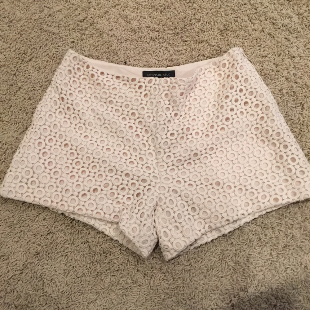 Women's Circle Lace Banana Republic Cream Shorts