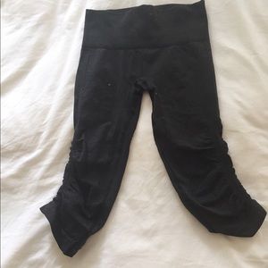 Lululemon 3/4 length cinched yoga pants