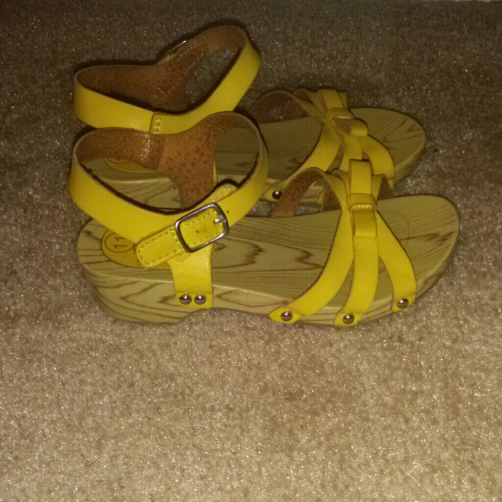Kid sandals
