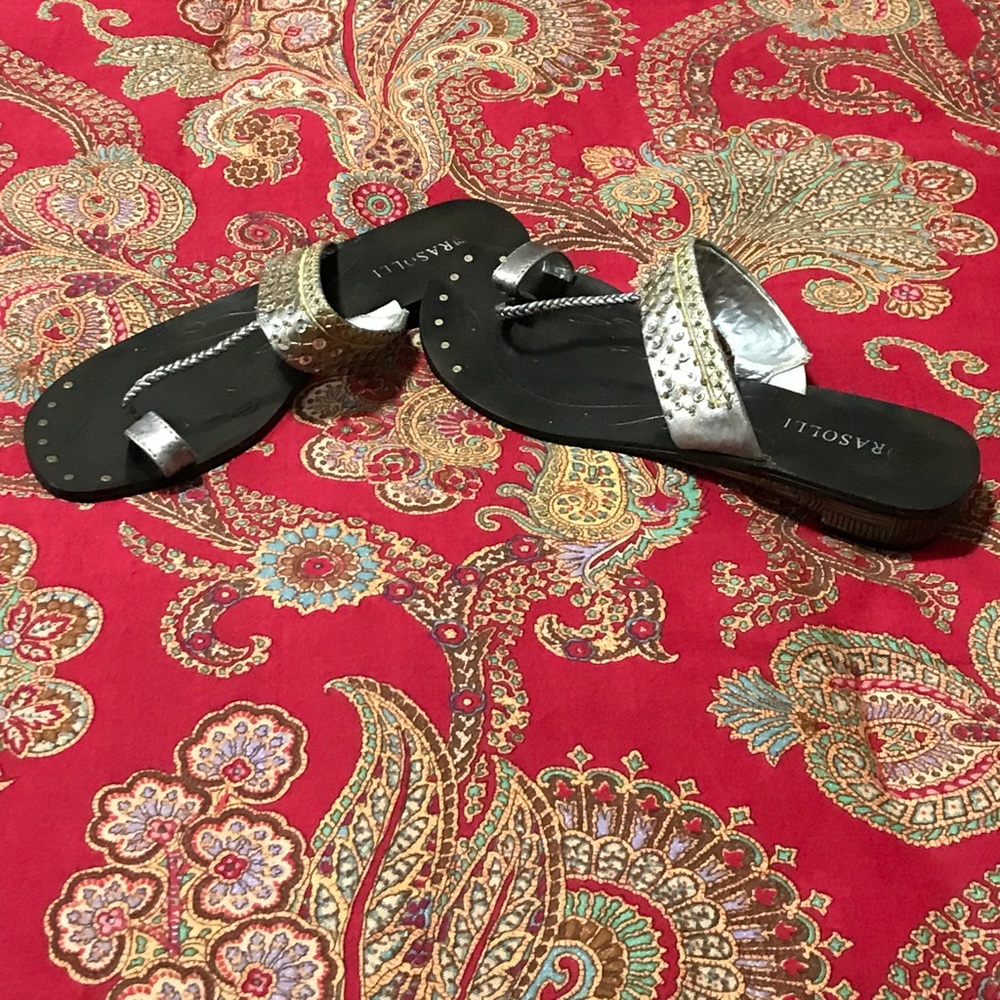 Unique Sandals - Picture 2 of 5