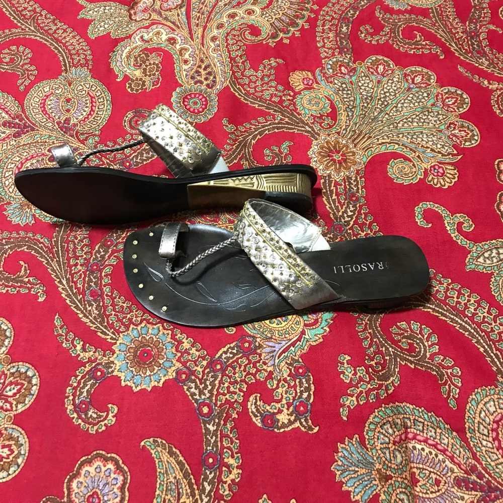 Unique Sandals - Picture 3 of 5