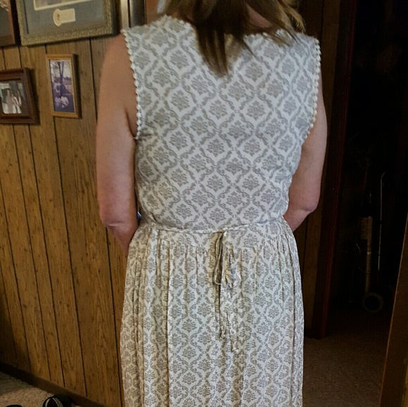 Dress - Picture 3 of 4