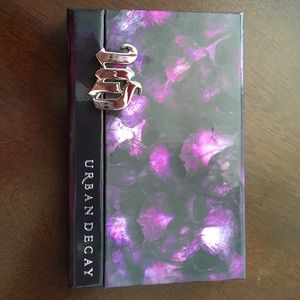 Urban Decay eyeshadow palette