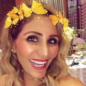 Meet your Posher, Lara