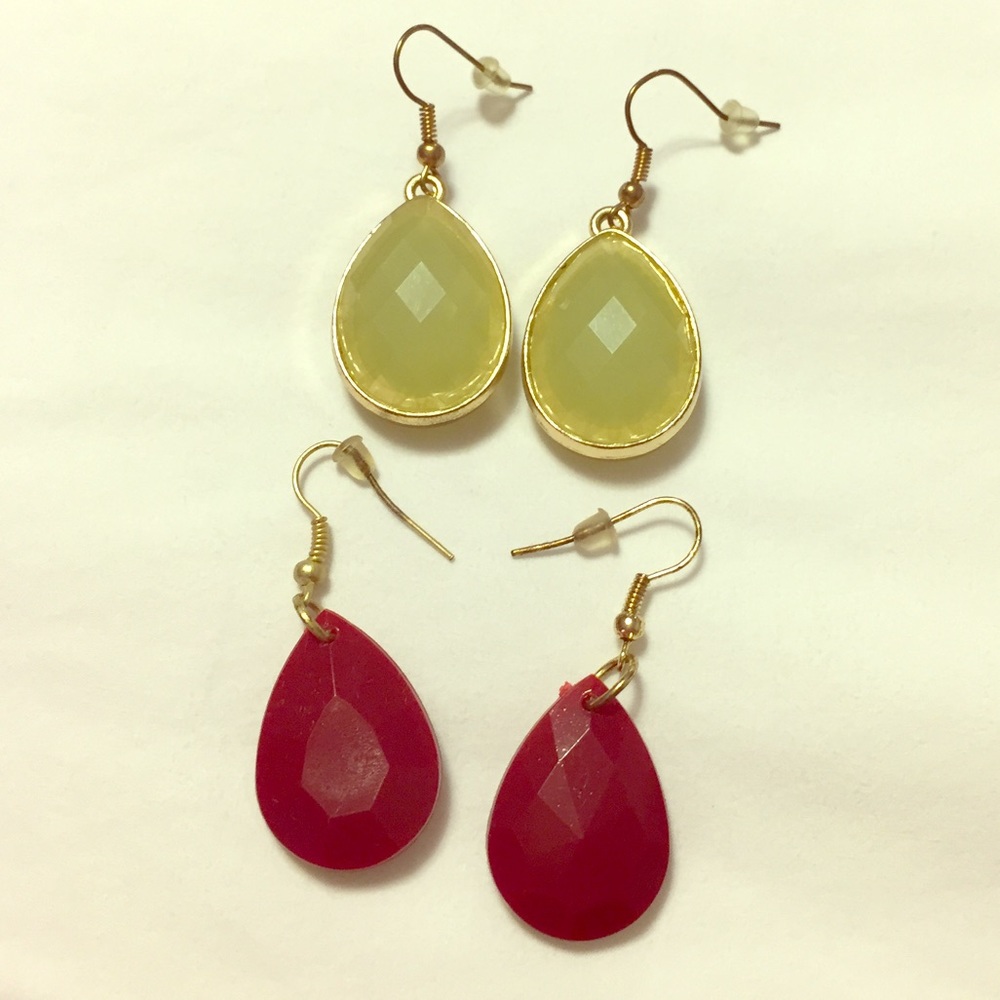 Set of 2 Teardrop Earrings (costume)