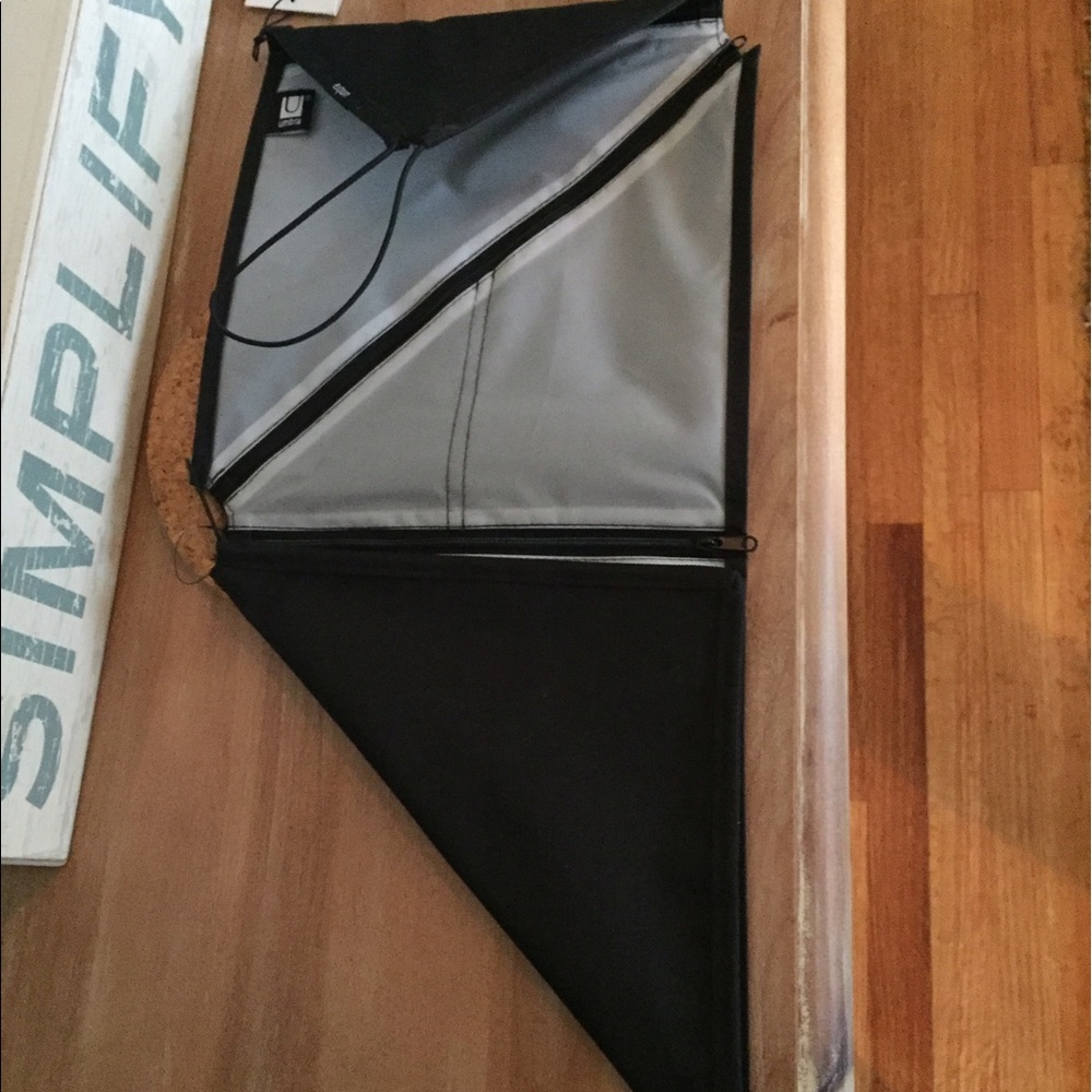 ✈️ LAST ONE UMBRA Folding Hanging Travel Organizer - Picture 3 of 8