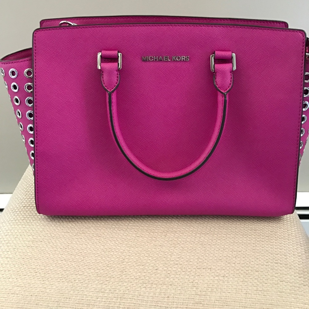NEW!!! MK bag. matching wallet in for FREE