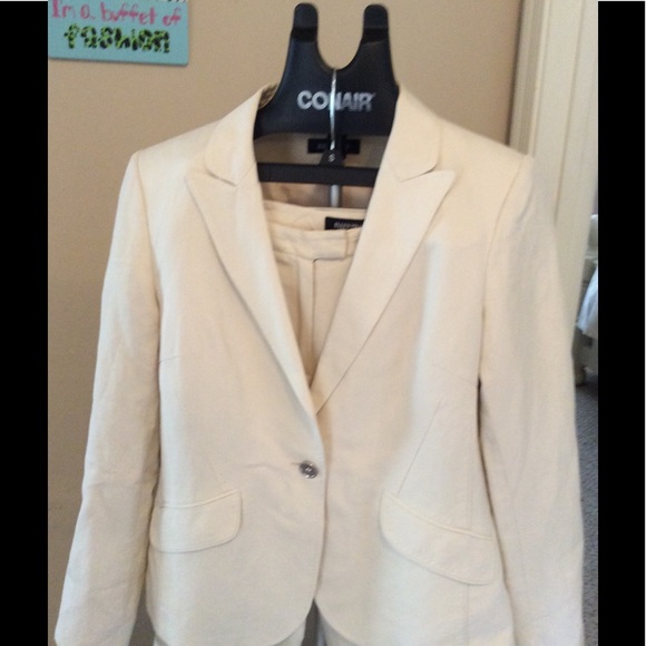 Ellen Tracy 3 piece suit. - Picture 2 of 5