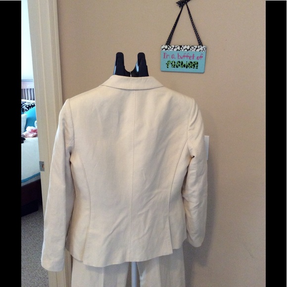 Ellen Tracy 3 piece suit. - Picture 3 of 5