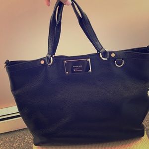 Black and gold MK bag with 3 inside pockets