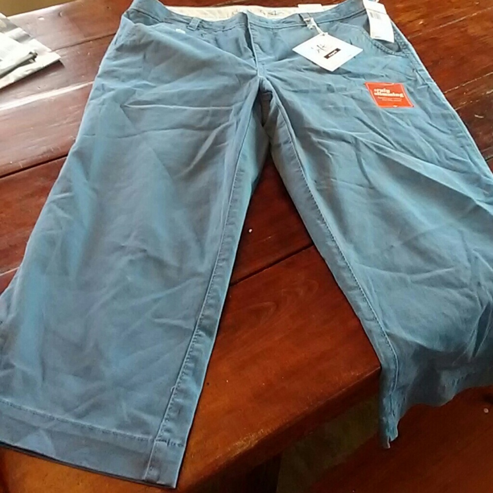 Dockers capris