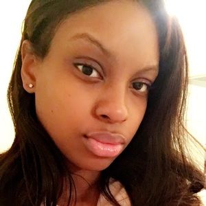 Meet your Posher, Monique